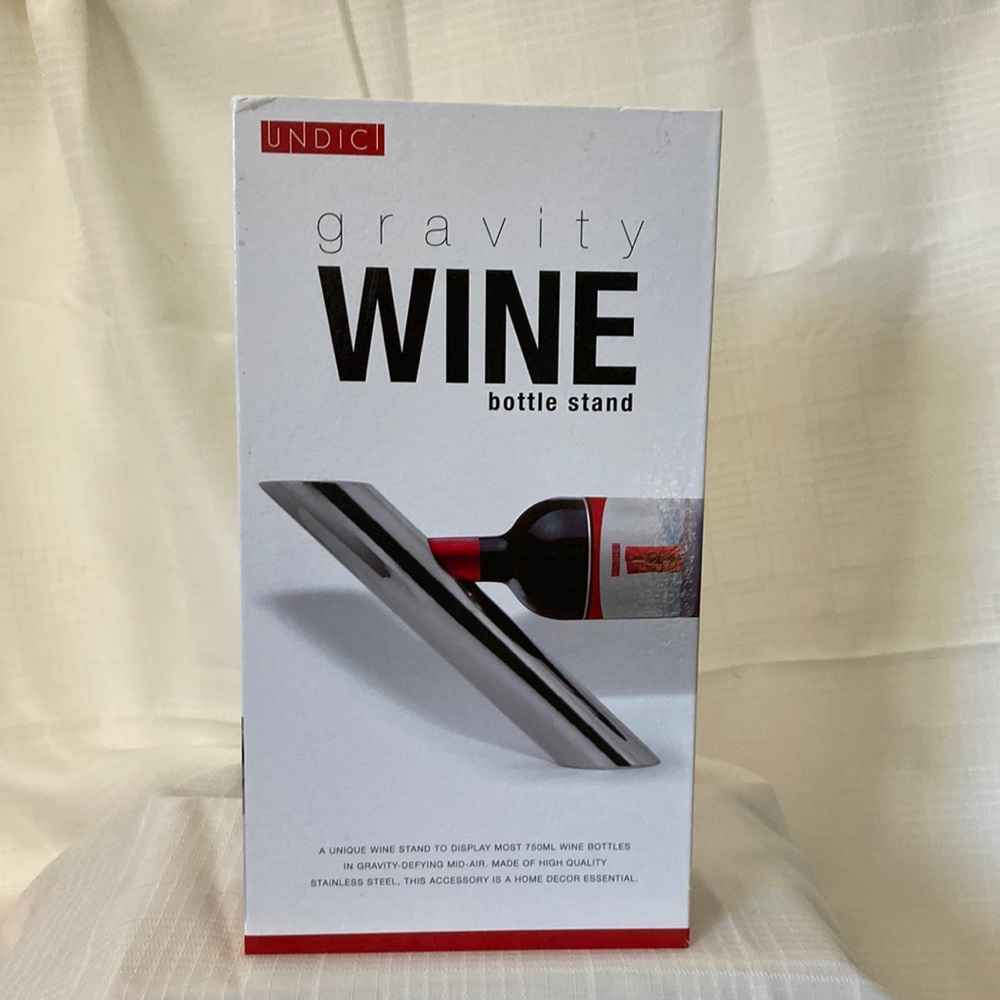 Undici wine bottle holder/stand